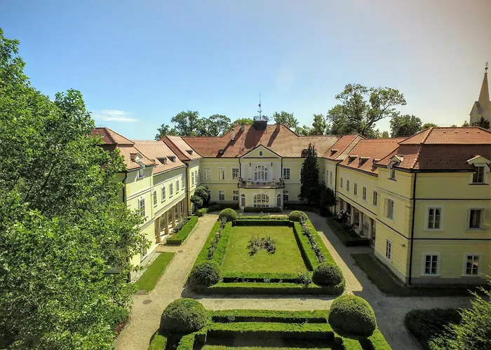 Szidónia Castle