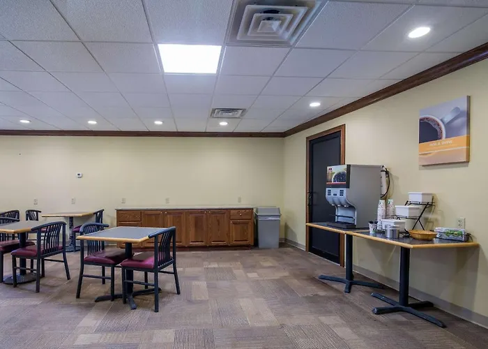 Badlands Inn & Suites