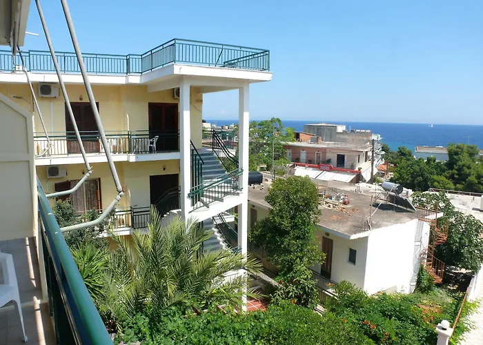 Hotel Karyatides