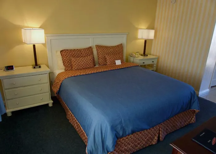 Bay Shores Peninsula Hotel