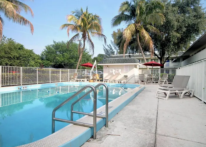 Travelodge By Wyndham Pompano Beach