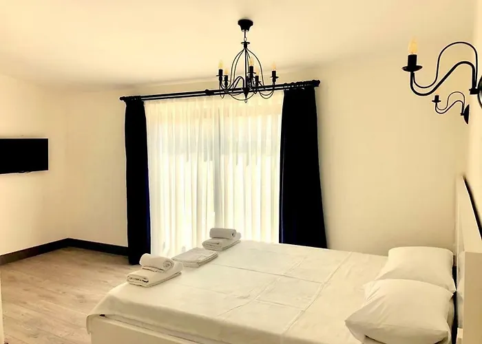 Victoria Hotel And Lounge