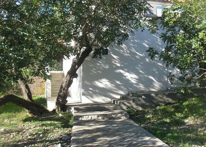 Apartments Bako Komiza