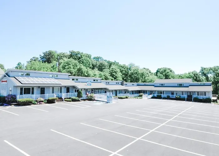 East Shore Lodging