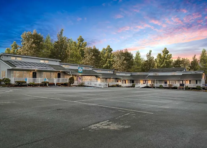 East Shore Lodging