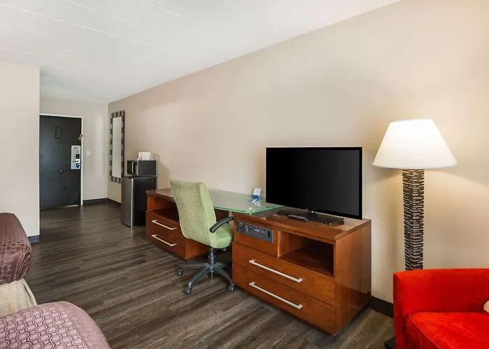 Fairmount Inn & Suites - Stroudsburg, Poconos